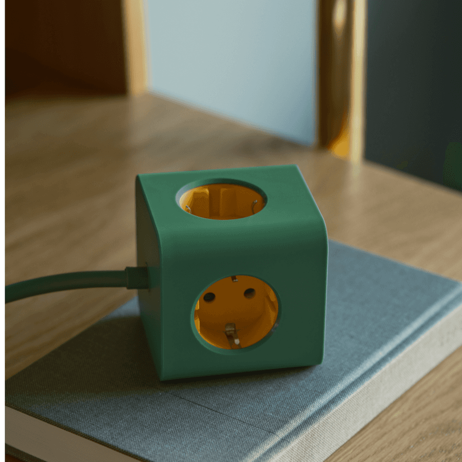 Ampe med kabel set fra siden